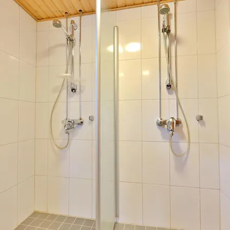 Chalet Isomus Inc Outdoor Jacuzzi