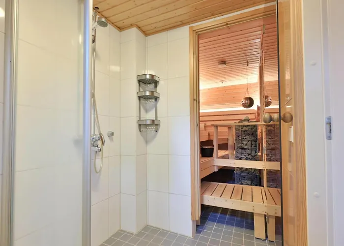 Isomus Inc Outdoor Jacuzzi * Äkäslompolo