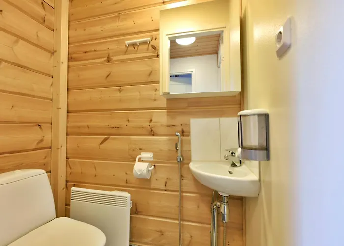 Isomus Inc Outdoor Jacuzzi * Äkäslompolo